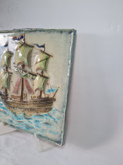 Панно декоративное винтажное Staatliche Majolika Karlsruhe с изображением парусника, керамика, 31 х 33 см, Германия, 1960-70гг.