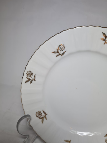 Im Stil von Schrinding Bavaria Чайное трио "Золотые цветы", белый фарфор с рельефным узором, Германия, 1960-70гг.