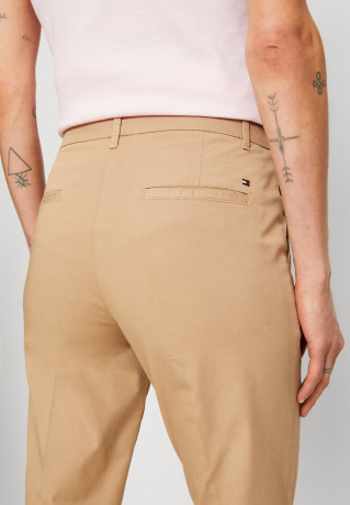 Tommy Hilfiger SLIM CO BLEND Chinos beige SLIM CO BLEND Брюки чинос бежевый