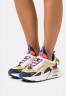 Nike Sportswear W AIR MAX FURYOSA Sneaker low rattan/summit white/obsidian/pistachio frost/lobster/sapphire W AIR MAX FURYOSA Низкие кроссовки женские ротанг/белая вершина/обсидиан/фисташковый иней/лобстер/сапфир