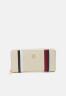 Tommy Hilfiger EMBLEM  Wallet sugarcane ЭМБЛЕМА кошелек сахарный тростник