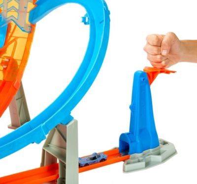 Mattel Hot Wheels Riesen Looping-Crash Trackset (online) Hot Wheels Giant Looping Crash Trackset (онлайн)