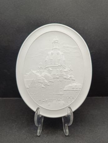 Плакетка декоративная подвесная Meissen "Здание в Мейссене", бисквитный фарфор, 16 х 13 см, Германия, 1960-70гг.