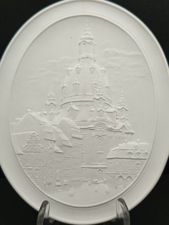 Плакетка декоративная подвесная Meissen "Здание в Мейссене", бисквитный фарфор, 16 х 13 см, Германия, 1960-70гг.