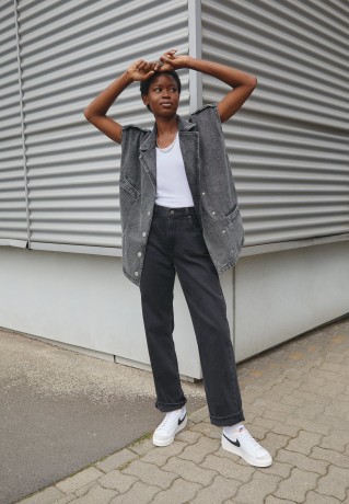 Nike Sportswear W BLAZER LOW PLATFORM Sneaker low white/black/sail/team orange W BLAZER LOW PLATFORM Низкие кроссовки женские белый/черный/парус/командно-оранжевый