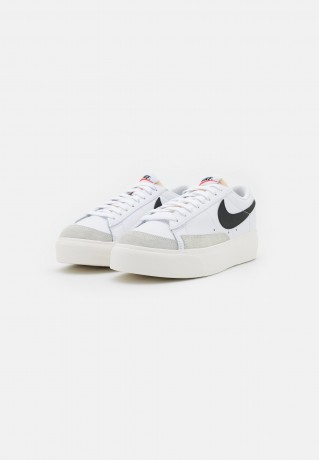 Nike Sportswear W BLAZER LOW PLATFORM Sneaker low white/black/sail/team orange W BLAZER LOW PLATFORM Низкие кроссовки женские белый/черный/парус/командно-оранжевый