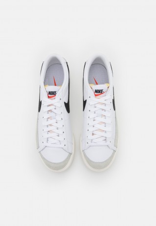 Nike Sportswear W BLAZER LOW PLATFORM Sneaker low white/black/sail/team orange W BLAZER LOW PLATFORM Низкие кроссовки женские белый/черный/парус/командно-оранжевый