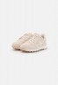 Nike Sportswear INTERNATIONALIST Sneaker low pearl white/bio beige/summit white INTERNATIONALIST Низкие кроссовки женские жемчужно-белый/био-бежевый/белая вершина