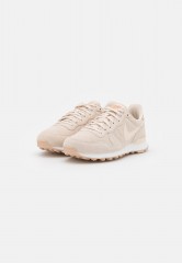 Nike Sportswear INTERNATIONALIST Sneaker low pearl white/bio beige/summit white INTERNATIONALIST Низкие кроссовки женские жемчужно-белый/био-бежевый/белая вершина
