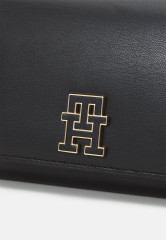Tommy Hilfiger CHIC MED FLAP WALLET Wallet black КОШЕЛЕК CHIC MED FLAP Бумажник черный