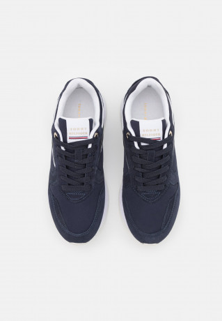 Tommy Hilfiger ELEVATED FEMININE RUNNER Trainers space blue ELEVATED FEMININE RUNNER — Кроссовки космический синий