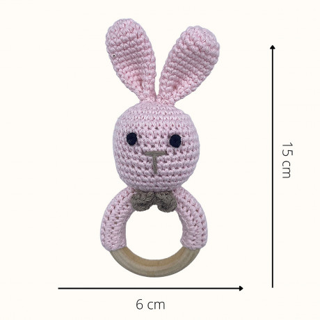 Angels Baby Gehakelte Babyrassel aus Baumwolle mit Beissring aus Holz in niedlichem Tiermotiv Вязаная крючком детская погремушка из хлопка с деревянным колечком для прорезывания зубов в милом зверином мотиве.