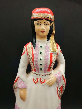 Бутылки винтажные Metaxa / Ouzo для алкогольных напитков в виде фигур женщины и мужчины в традиционных костюмах, мужчина - 31 х 11 см, женщина 33 х 14 см, Греция, 1980-90гг.