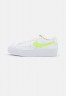 Nike Sportswear W BLAZER LOW PLATFORM Sneaker low white/light lemon twist/black/team orange W BLAZER LOW PLATFORM Низкие кроссовки женские белый/светлый лимонный твист/черный/оранжевый