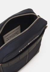 Tommy Hilfiger ELEVATED MINI UNISEX REPORTER Across body bag Space Blue ELEVATED MINI UNISEX REPORTER Сумка через плечо КосмосСиний