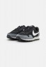Nike Sportswear AIR PEGASUS 83 UNISEX Sneaker low black/phantom/cool grey AIR PEGASUS 83 UNISEX Низкие кроссовки женские черный/фантомный/холодный серый