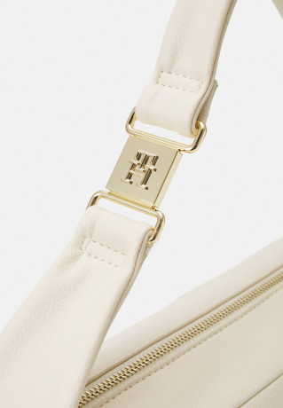 Tommy Hilfiger CONTEMPORARY SHOULDER BAG Handbag sugarcane СОВРЕМЕННАЯ СУМКА НА ПЛЕЧО Сумка сахарный тростник