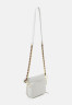 Tommy Hilfiger CHIC TRUNK Across body bag weathered white CHIC TRUNK Сумка через плечо выветрившийся белый