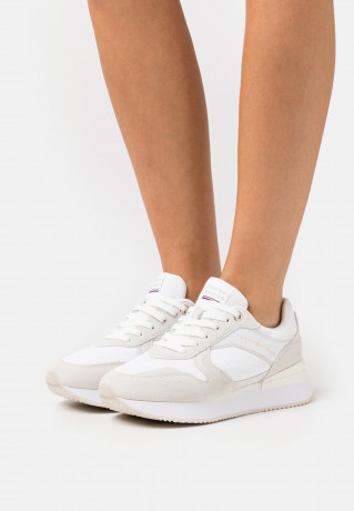 Tommy Hilfiger ELEVATED FEMININE RUNNER Trainers white ELEVATED FEMININE RUNNER — Кроссовки белый
