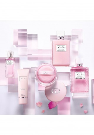 DIOR MISS DIOR – GESCHMEIDIGE KORPERCREME Gesichtscreme transparent MISS DIOR РАЗГЛАЖИВАЮЩИЙ КРЕМ ДЛЯ ТЕЛА Крем для лица