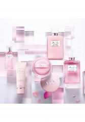 DIOR MISS DIOR – GESCHMEIDIGE KORPERCREME Gesichtscreme transparent MISS DIOR РАЗГЛАЖИВАЮЩИЙ КРЕМ ДЛЯ ТЕЛА Крем для лица