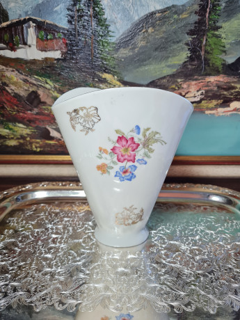 Ваза винтажная Bareuther Bavaria в форме кулька с цветочным декором, фарфор, 17 см, Германия, 1970-80гг.