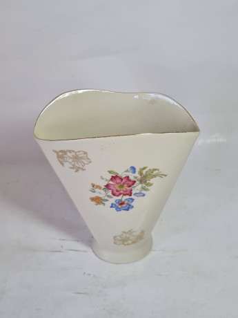 Ваза винтажная Bareuther Bavaria в форме кулька с цветочным декором, фарфор, 17 см, Германия, 1970-80гг.