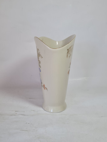 Ваза винтажная Bareuther Bavaria в форме кулька с цветочным декором, фарфор, 17 см, Германия, 1970-80гг.