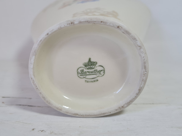 Ваза винтажная Bareuther Bavaria в форме кулька с цветочным декором, фарфор, 17 см, Германия, 1970-80гг.