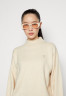 Tommy Hilfiger PUFF SLEEVE MOCK-NECK SWEATER Jumper heathered oatmilk СВИТЕР С ПЛОСКИМ РУКАВОМ И ВЫРЕЗОМ Джемперы овсяное молоко