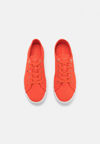Tommy Hilfiger ESSENTIAL VULCANIZED Trainers deep orange ESSENTIAL VULCANIZED Кроссовки темно-оранжевый