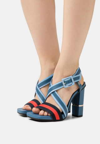 Tommy Hilfiger HARDWARE BLOCK COMBO High heeled sandals blue coast HARDWARE BLOCK COMBO Босоножки на высоком каблуке голубое побережье