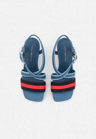 Tommy Hilfiger HARDWARE BLOCK COMBO High heeled sandals blue coast HARDWARE BLOCK COMBO Босоножки на высоком каблуке голубое побережье