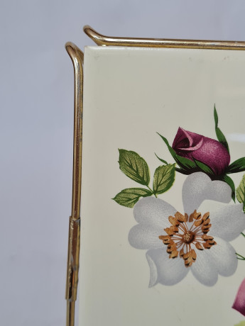 Подставка под горячее винтажная "Букет цветов" Fliese Kachel Grohn Bremen, керамическая с позолоченным металлическим краем и ножками, 16 x 15,5 x 1,5 см, Германия, 1960-70гг.