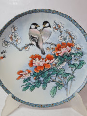 Художественная декоративная тарелка винтажная Imperial Jingdezhen Poreclain, Императорский фарфор, разноцветный декор "Две птички на ветке", 22 см, Китай, 1988г.