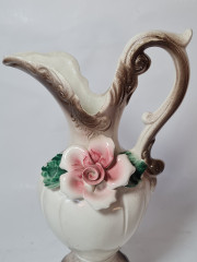 Кувшин Bassano с розовым цветком в бежево-коричневых тонах, фарфор, 28 см, Италия, 1960-70гг.