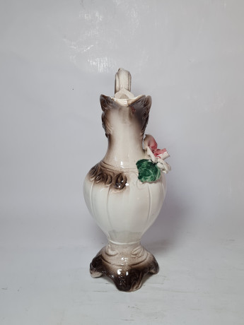 Кувшин Bassano с розовым цветком в бежево-коричневых тонах, фарфор, 28 см, Италия, 1960-70гг.