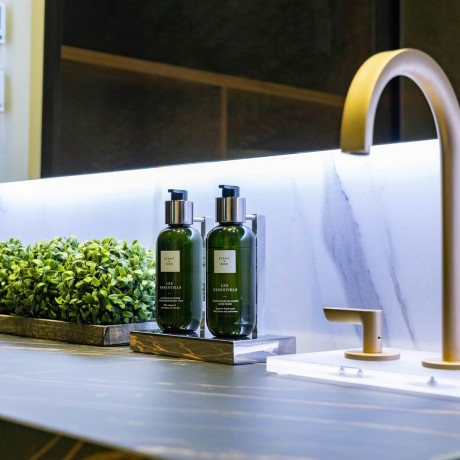 EIGHT  BOB Grooming Eight & Bob Body Lotion  Grooming Eight &amp; Bob Лосьон для тела