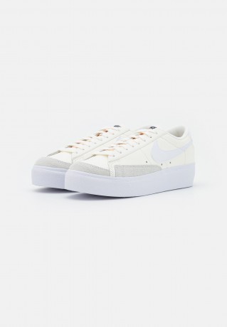 Nike Sportswear W BLAZER LOW PLATFORM Sneaker low sail/white/black/team orange W BLAZER LOW PLATFORM Низкие кроссовки женские парус/белый/черный/командно-оранжевый