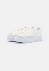 Nike Sportswear W BLAZER LOW PLATFORM Sneaker low sail/white/black/team orange W BLAZER LOW PLATFORM Низкие кроссовки женские парус/белый/черный/командно-оранжевый