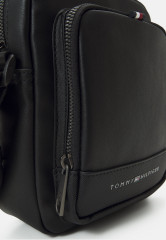 Tommy Hilfiger ESSENTIAL MINI REPORTER UNISEX Across body bag black ESSENTIAL MINI REPORTER UNISEX Сумка через плечо черный