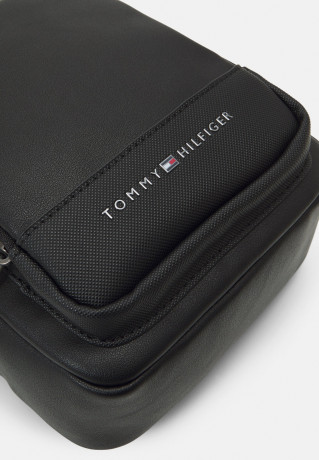 Tommy Hilfiger ESSENTIAL MINI REPORTER UNISEX Across body bag black ESSENTIAL MINI REPORTER UNISEX Сумка через плечо черный