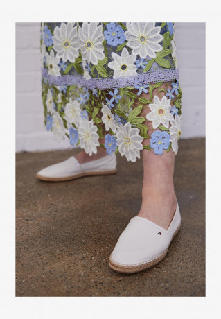 Tommy Hilfiger BASIC FLAT Espadrilles ivory BASIC FLAT Эспадрильи слоновая кость