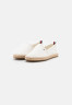 Tommy Hilfiger BASIC FLAT Espadrilles ivory BASIC FLAT Эспадрильи слоновая кость