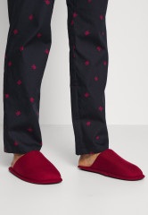 Tommy Hilfiger GIFTBOX TEE &amp; SLIPPERS SET Pyjamas ivory НАБОР ЧАЯ И ТАПОЧЕК ПОДАРОЧНАЯ КОРОБКА пижама слоновая кость