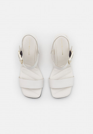 Tommy Hilfiger HARDWARE WEDGE  Clogs ecru АППАРАТНЫЙ КЛИН Сабо экрю