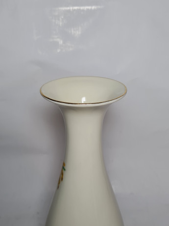 Ваза винтажная  Royal KM Bavaria, белый фарфор с ярким цветочным рисунком "Подсолнухи", 23 x 7,5 см / 3 см, Германия, 1960-70гг.