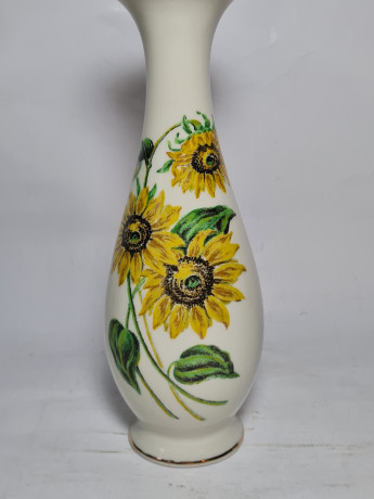 Ваза винтажная  Royal KM Bavaria, белый фарфор с ярким цветочным рисунком "Подсолнухи", 23 x 7,5 см / 3 см, Германия, 1960-70гг.
