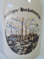 Немецкая пивная кружка винтажная Lusa Porzellan Saarbrucken Bavaria с изображением завода c доменными печами, керамика, 0.5 л, 14 см, Германия, 1960-70гг.