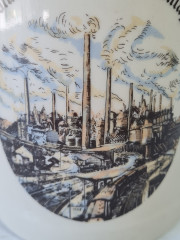 Немецкая пивная кружка винтажная Lusa Porzellan Saarbrucken Bavaria с изображением завода c доменными печами, керамика, 0.5 л, 14 см, Германия, 1960-70гг.